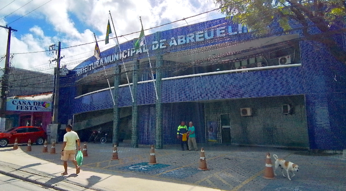 Justiça barra descontos em precatórios e garante valor principal aos professores de Abreu e Lima 