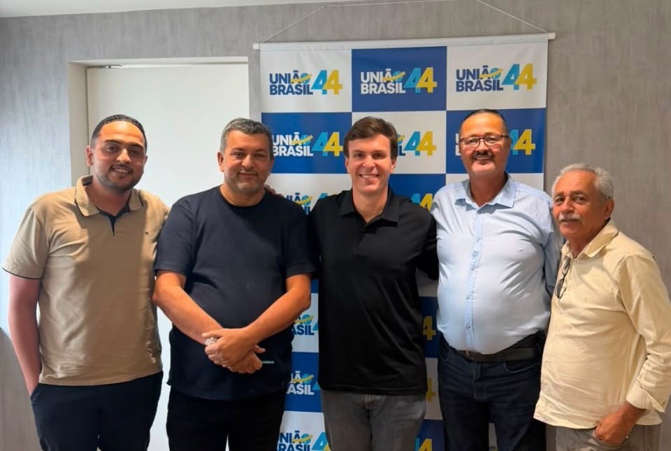 Vice-prefeito de Abreu e Lima e mais três vereadores selam apoio a Miguel Coelho para o Senado
