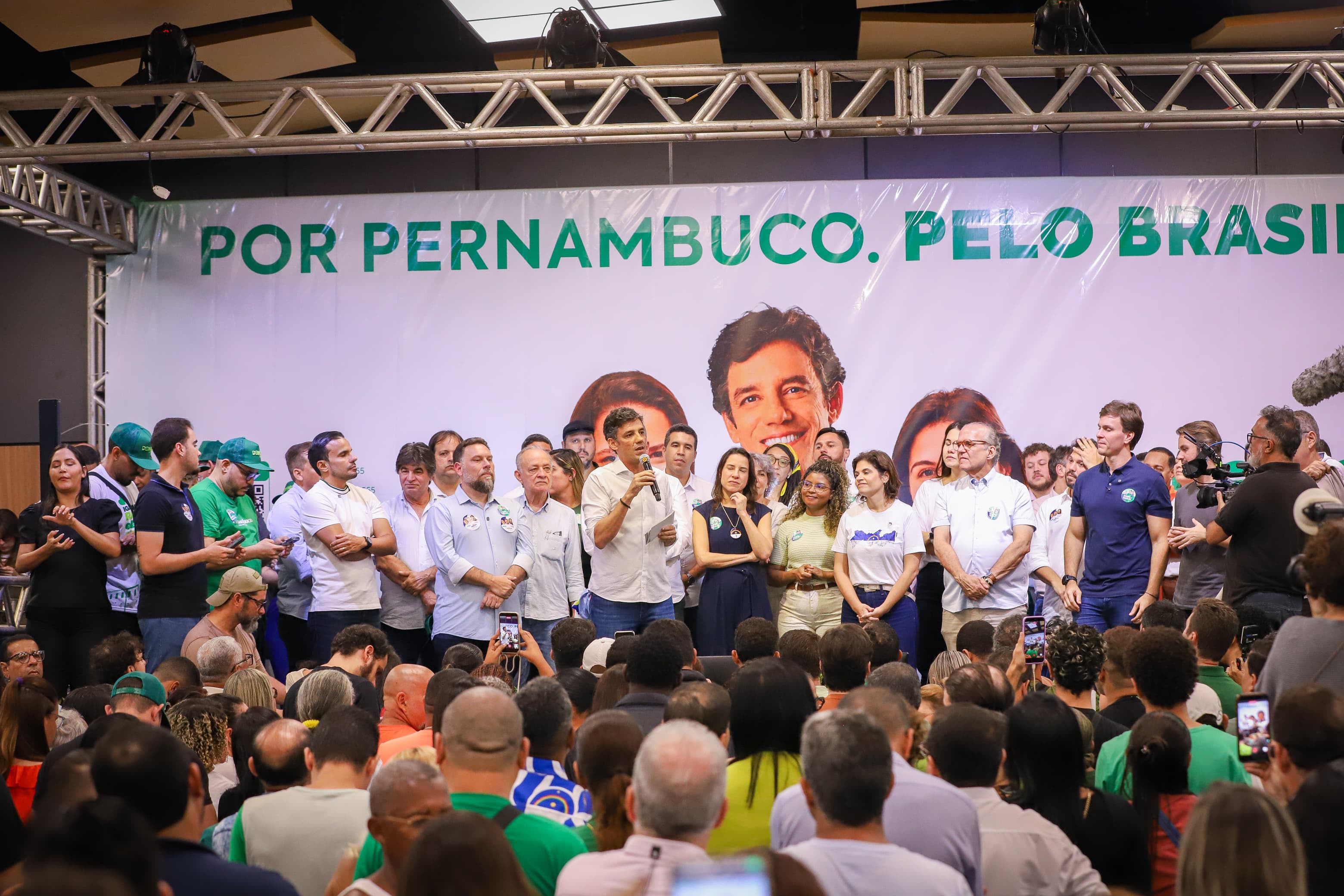 Daniel Coelho lança pré-candidatura a deputado federal ao lado da governadora Raquel Lyra
