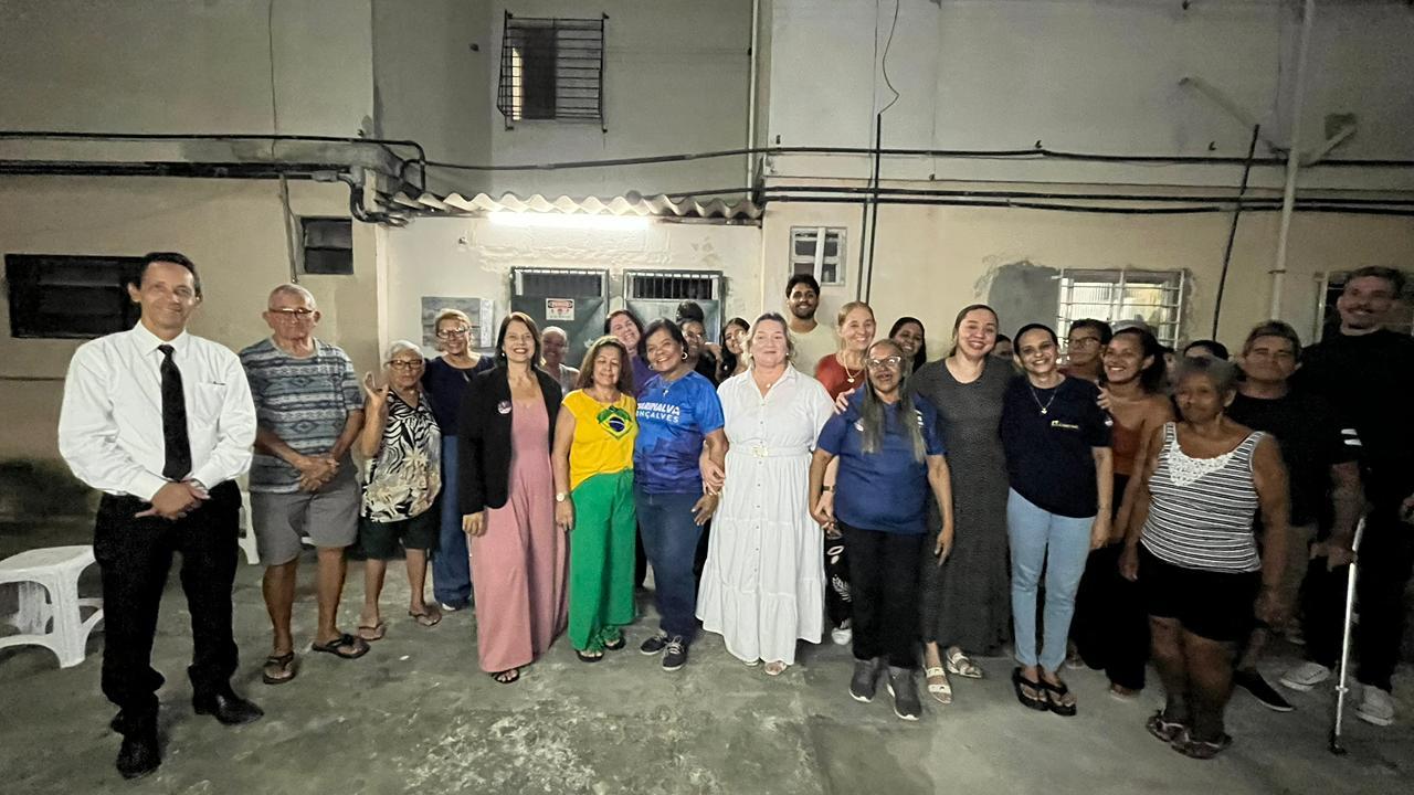 Marinalva Gonçalves ouve moradores de prédios-caixão em Maranguape I