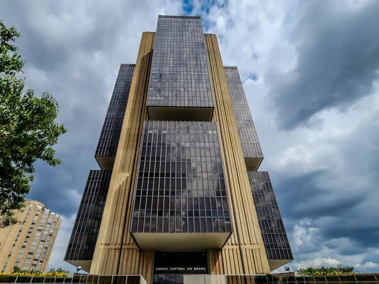Copom reduz taxa de juros para 13,75% ao ano